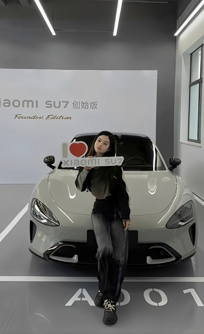 质量都这么高的吗？仙女也就长这样吧冰球突破豪华版小米SU7的美女车主(图3)