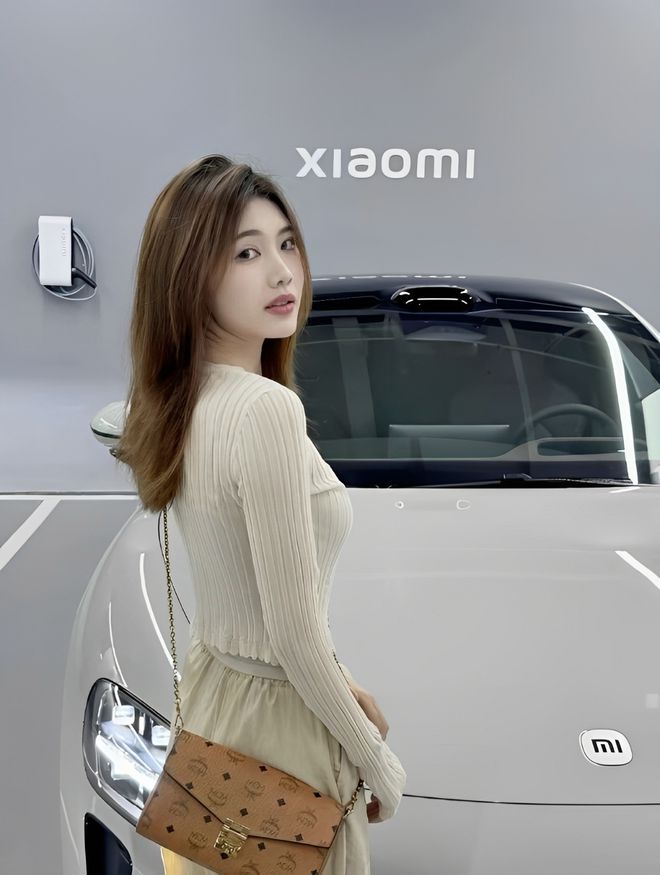 质量都这么高的吗？仙女也就长这样吧冰球突破豪华版小米SU7的美女车主(图2)