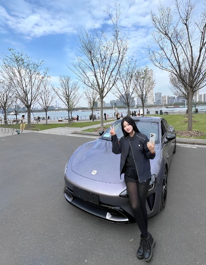 质量都这么高的吗？仙女也就长这样吧冰球突破豪华版小米SU7的美女车主(图10)