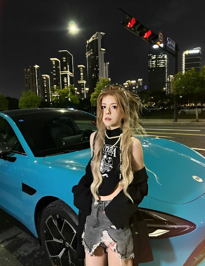 质量都这么高的吗？仙女也就长这样吧冰球突破豪华版小米SU7的美女车主(图4)