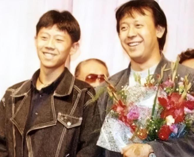 变老后我就成了你本人看到都会愣三秒冰球突破游戏“跨龄撞脸”的5对明星(图3)