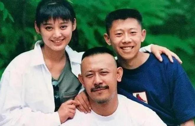 变老后我就成了你本人看到都会愣三秒冰球突破游戏“跨龄撞脸”的5对明星(图16)